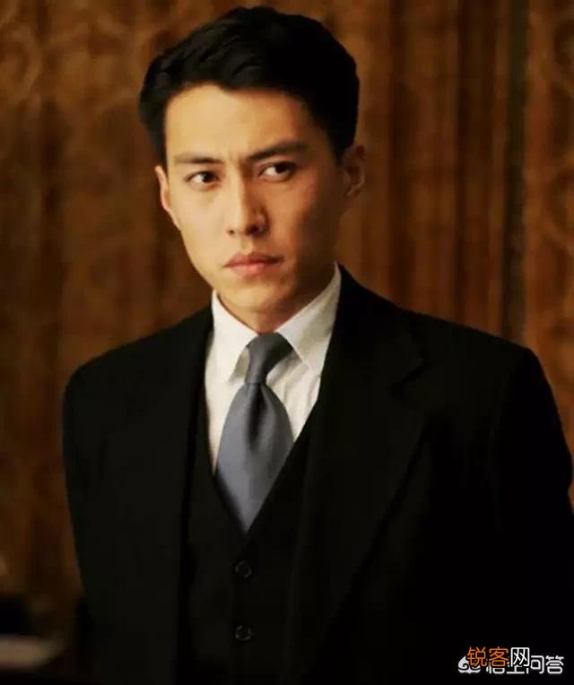 靳东经典角色背后的故事与小巷特色小店，电视剧中的那些美好瞬间