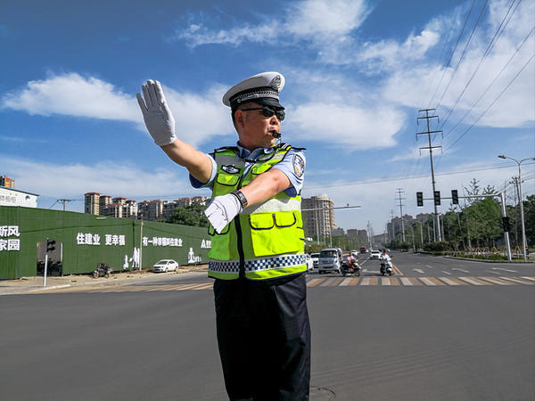 最新交警指挥手势详解及图解大全