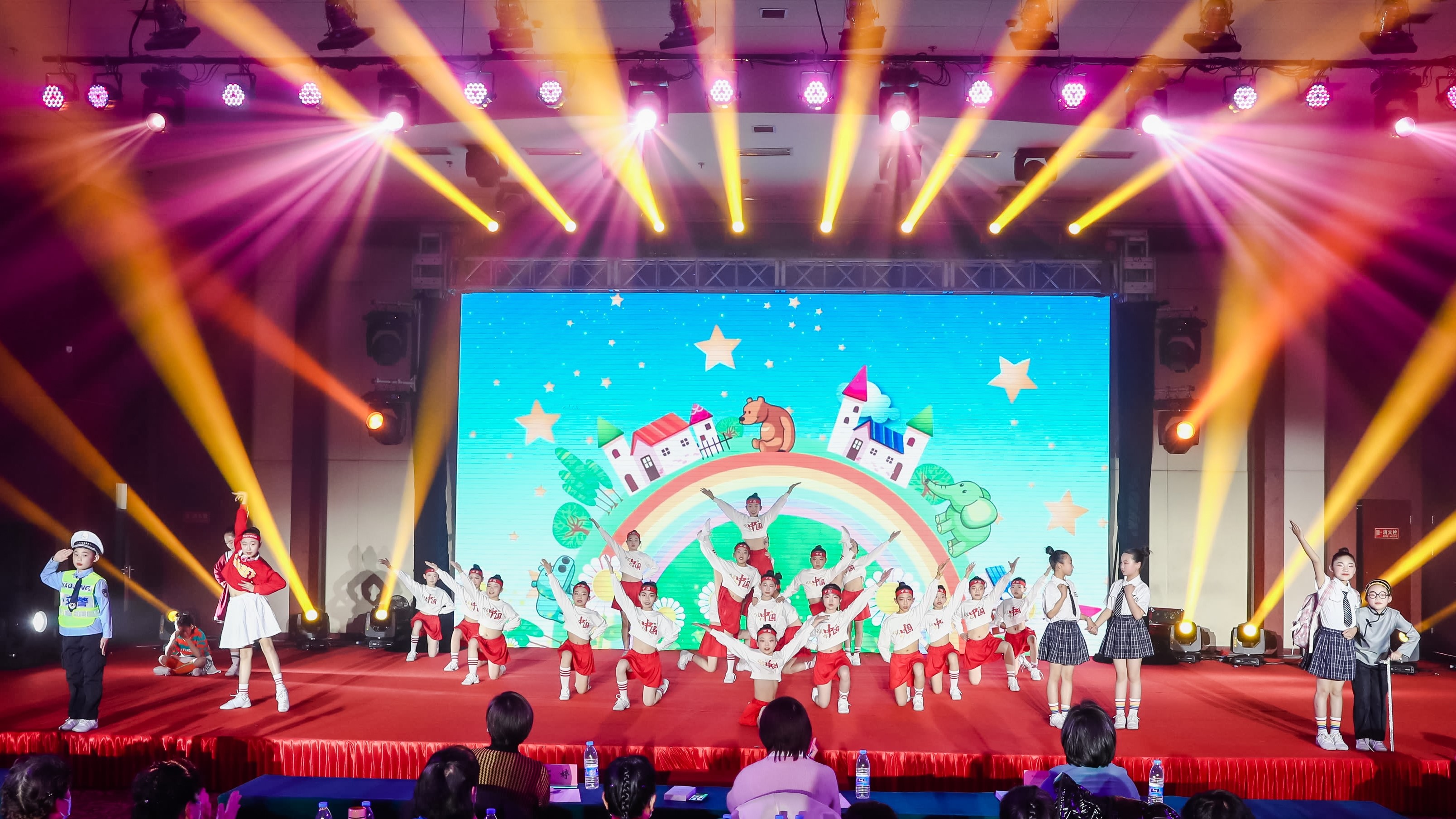 小巷深处的特色舞台盛宴，表演比赛策划与展示盛宴