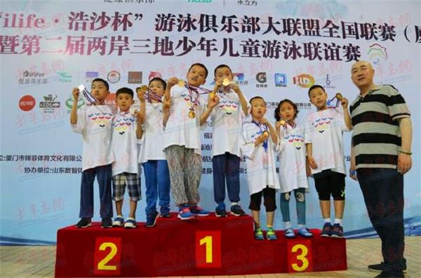 少儿游泳比赛，水下欢乐与友情温暖之旅
